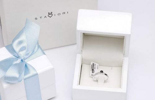 Złoty pierścionek PBD1595B - Diament na Arena.pl