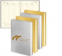 PLANER Z TWOIM LOGO grawerem tyg. kalendarz A5 złoty srebrny 2026 100 sztuk