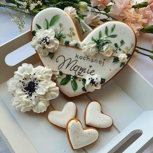 CIASTKO SERCE DLA MAMY W PUDEŁKU na Arena.pl