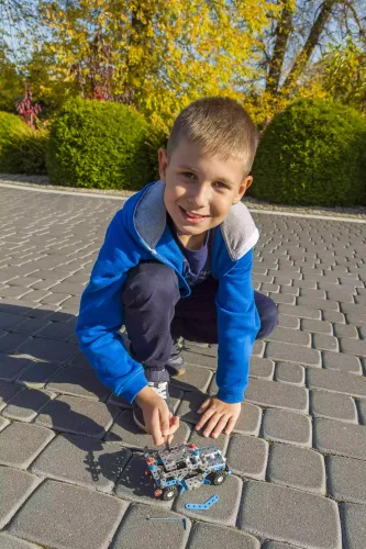 Zabawka dla dzieci do samodzielnego złożenia Mały Konstruktor Wóz policyjny na Arena.pl