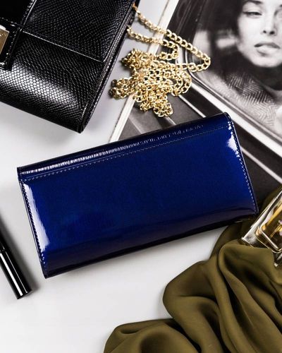 portfel damski z lakierowanej skóry naturalnej zamykany na Arena.pl