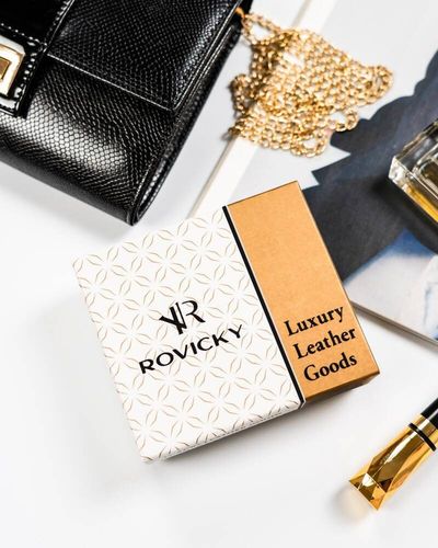 mały portfel skórzany na zatrzask w czerwonym kolorze - rovicky na Arena.pl