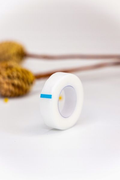 TAŚMA PERFOROWANA DO PRZEDŁUŻANIA RZĘS 1,25 CM X 9 M zdjęcie 3