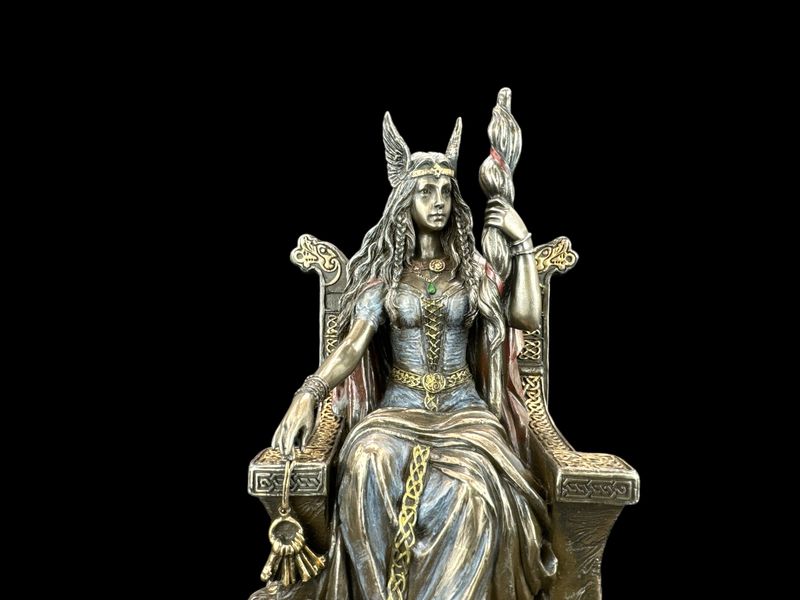 FRIGGA SIEDZĄCA NA TRONIE (WU77432A4) zdjęcie 2