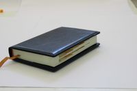 kalendarz książkowy dzienny granatowy a6 z wymiennym wkładem 2026r