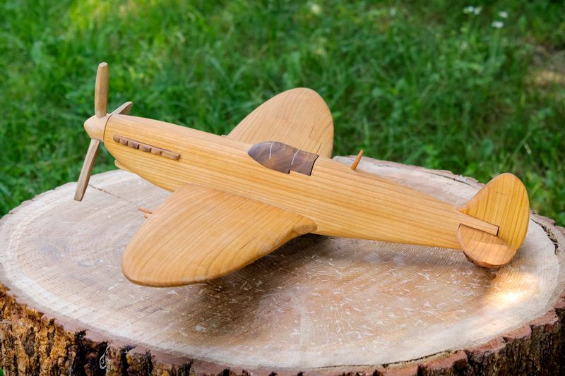 Duży model samolotu "Supermarine Spitfire" zdjęcie 2