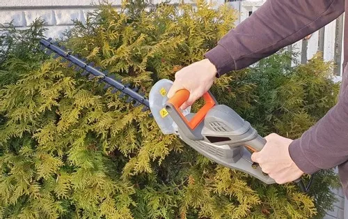 ELEKTRYCZNE NOŻYCE DO ŻYWOPŁOTU KRZEWÓW 45CM 1500W na Arena.pl