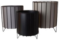 Kpl. 3 kwietników metalowych na czarnym stelażu