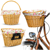 brązowy wiklinowy kosz do roweru