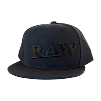 czapka z płaskim daszkiem raw black z ubijakiem