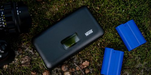 Ładowarka dwukanałowa Newell LCD z funkcją power banku i czytnikiem kart na Arena.pl