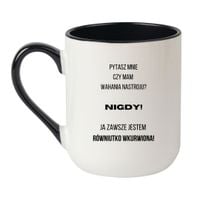 KUBEK "PYTASZ MNIE CZY MAM WAHANIA NASTROJU? NIGDY! JA ZAWSZE JESTEM RÓWNIUTKO WKURWIONA" Wzór - Elegant Biało-Czarny 330 ml