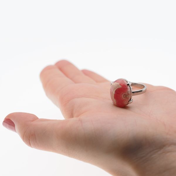 Pierścionek regulowany z owalnym Rodochrozytem w srebrze rodowanym zdjęcie 4