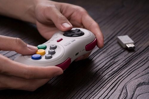 Kontroler bezprzewodowy 8BITDO M30 2.4G Biały na Arena.pl
