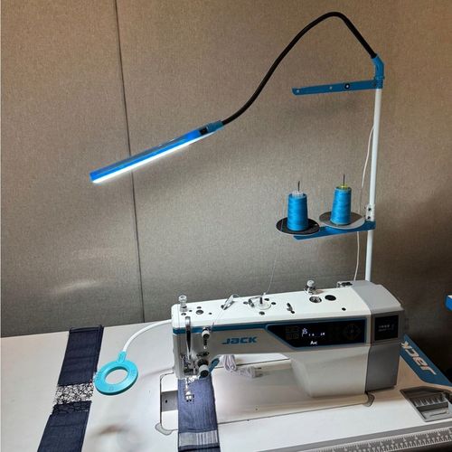 Lampa do maszyny szwalniczej lampka LED Jack montowana na stojak na nici na Arena.pl