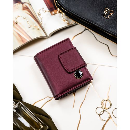 portfel damski ze skóry naturalnej i ekologicznej w fioletowym kolorze, na Arena.pl