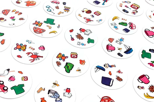 Gra karciana dla dzieci od 4 lat Kicia Kocia Dobble - Znajdź wspólny symbol na Arena.pl