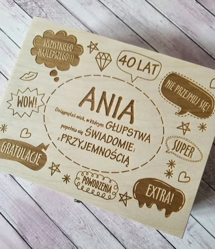 NIEZBĘDNIK PUDEŁKO PREZENT NA 18 20 30 40 50 60 URODZINY zdjęcie 2