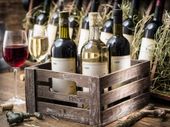 FOTOTAPETA kuchenna WINO SKRZYNKI Z WINEM