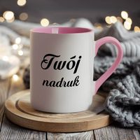 Biały kubek z Twoim nadrukiem różowe wnętrze i ucho