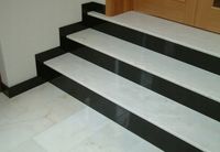Czarny podstopień do schodów 17cm WYSOKI POŁYSK