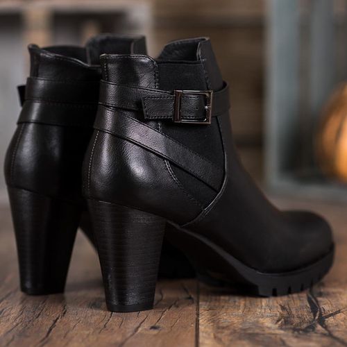 Czarne Botki Z Klamrą r.40 na Arena.pl