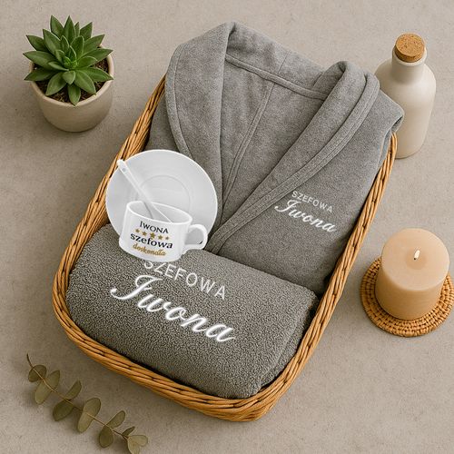 Zestaw prezentowy dla szefowej szlafrok M i ręcznik z haftem+ filiżanka na Arena.pl