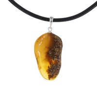 Naszyjnik na rzemieniu - surowy Bursztyn