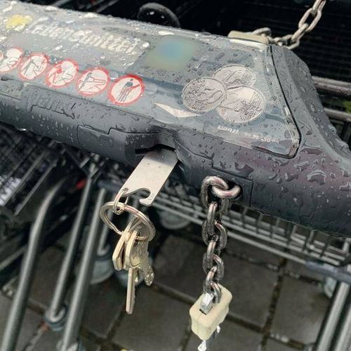 Brelok metalowy STICKIT 158307 Szary na Arena.pl