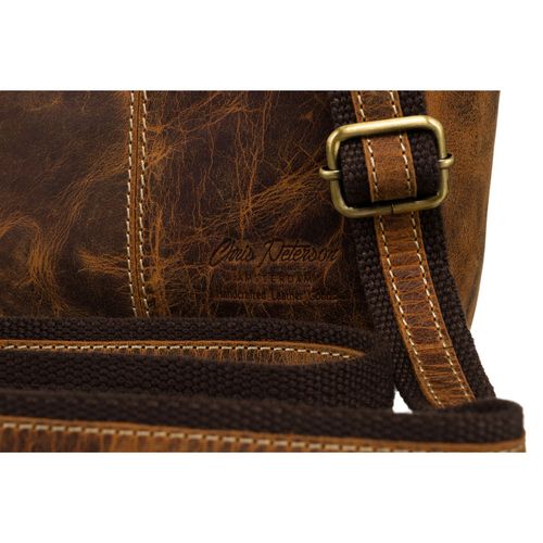 mała listonoszka męska w brązowym kolorze wykonana ze skóry naturalnej na Arena.pl