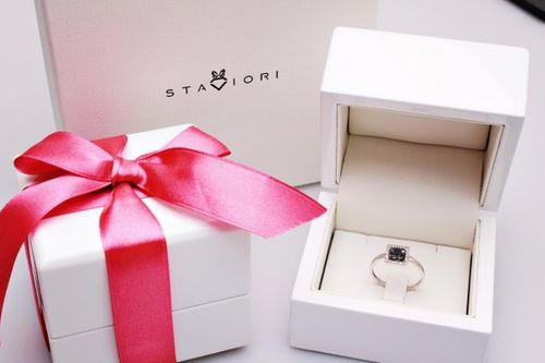 Złoty pierścionek PBD1910 - Diament na Arena.pl