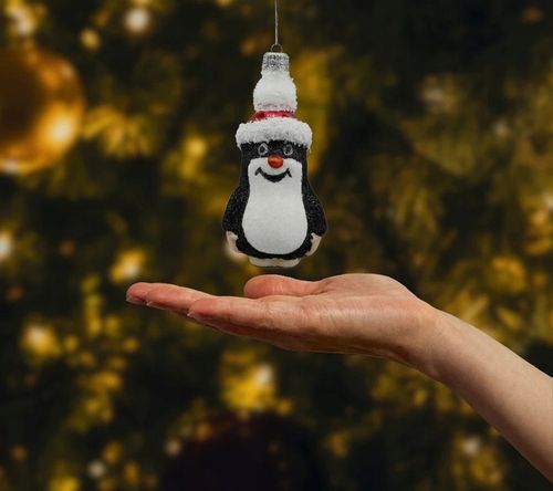 Bombka choinkowa ręcznie malowana - Krecik w czapce Mikołaja na Arena.pl