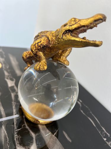 Figura dekoracyjna krokodyl na kuli 17x12x9 na Arena.pl