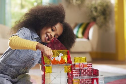 KLOCKI MAGNETYCZNE KONSTRUKCYJNE REMIZA STRAŻACKA Z WOZEM 50 EL MAGNA TILES na Arena.pl