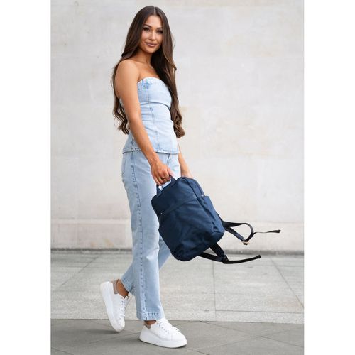 granatowy, nylonowy plecak damski na regulowanych szelkach na Arena.pl