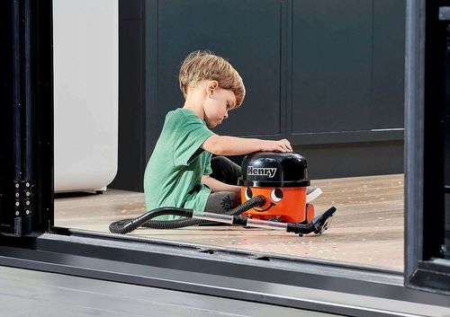 ODKURZACZ HENRY DLA DZIECI CZERWONY FUNKCJA SSANIA CASDON na Arena.pl