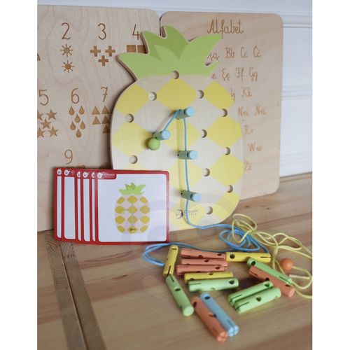 CLASSIC WORLD Wooden Threader Pineapple Pegs 21 pcs. na Arena.pl