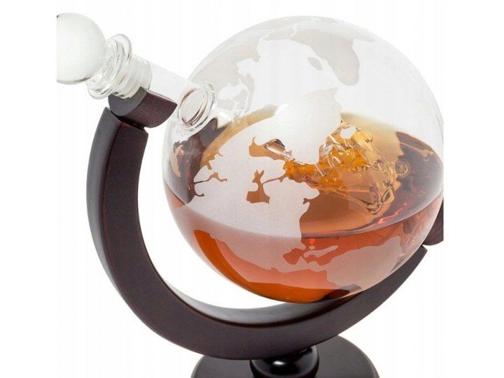 Karafka do whisky globus statek stojak premium zdjęcie 4