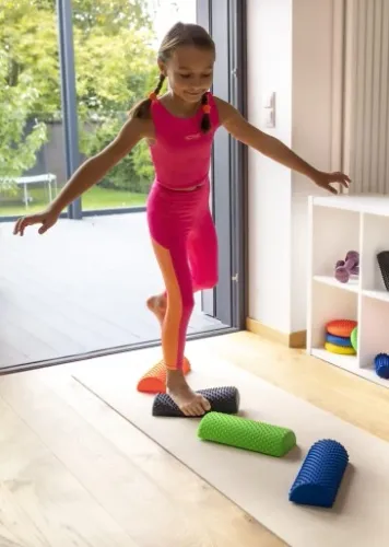 PÓŁWAŁEK PODUSZKA Z KOLCAMI DO ĆWICZEŃ MASAŻU na Arena.pl