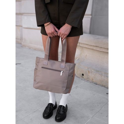 nylonowa torebka damska w beżowym kolorze ze srebrnymi okuciami - peterson na Arena.pl