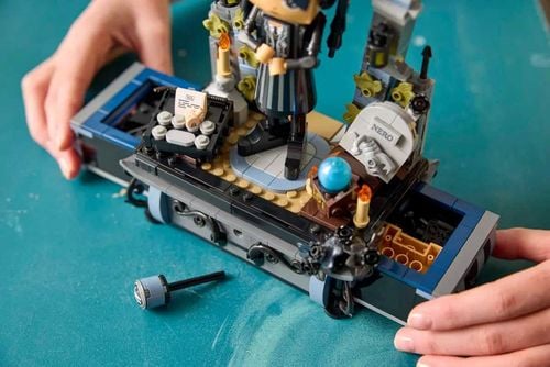 76780 - lego wednesday - figurka wednesday addams na Arena.pl
