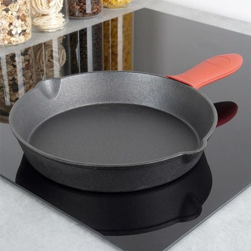 patelnia żeliwna 25cm z silikonową nakładką cast line 199035 na Arena.pl