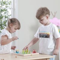 DLA DZIECI GRA CHIŃCZYK Z  DREWNIANĄ PLANSZĄ