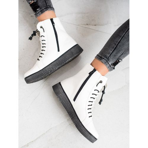 Białe Workery Na Platformie r.39 na Arena.pl