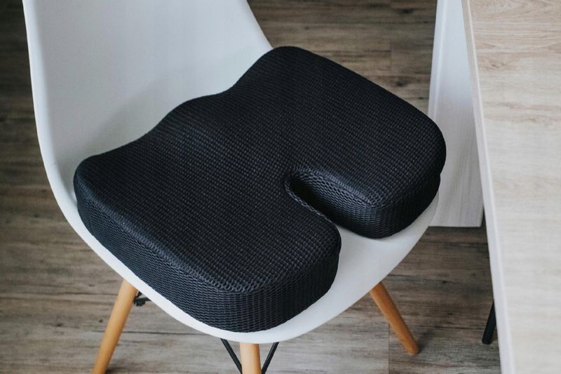 PODUSZKA ORTOPEDYCZNA DO SIEDZENIA NA KRZESŁO zdjęcie 4