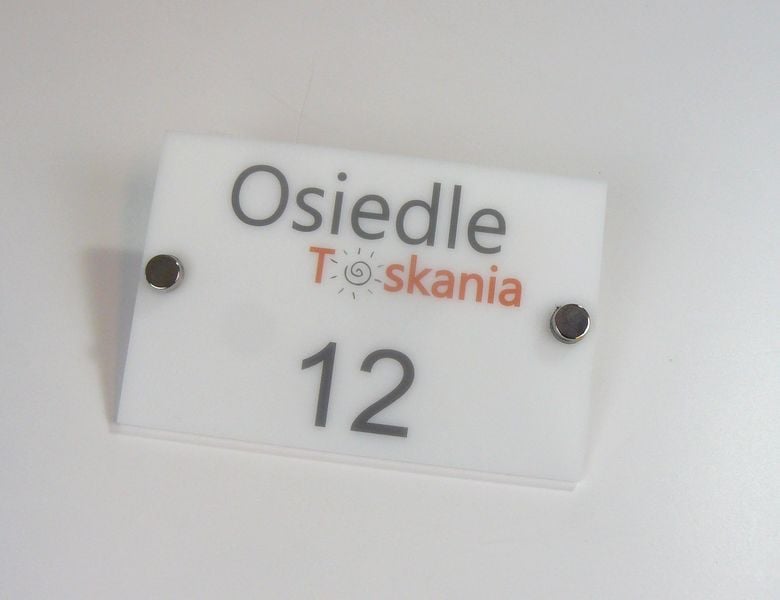 tabliczka szyld z plexi informacyjna adresowa z nadrukiem UV format A5 zdjęcie 5