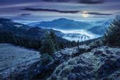 Fototapeta Górski Pejzaż Nocą NATURA do Salonu 135x90