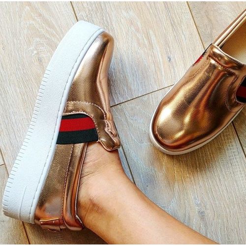 Slipony na platformie r.39 na Arena.pl