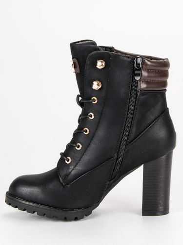 WIĄZANE BOTKI NA OBCASIE na Arena.pl