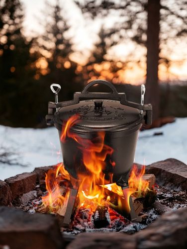 KOCIOŁEK MYŚLIWSKI ŻELIWNY EMALIOWANY GARNEK STOJĄCY NA OGNISKO 10L na Arena.pl